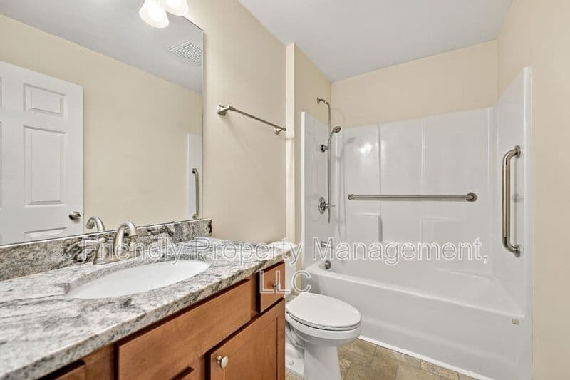 Greensboro House: 1 Llano Ct