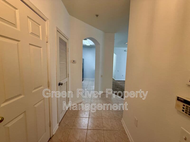 Jacksonville House: 10550 Baymeadows Road