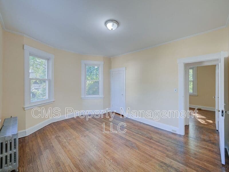 West Orange House: 14 Winding Way