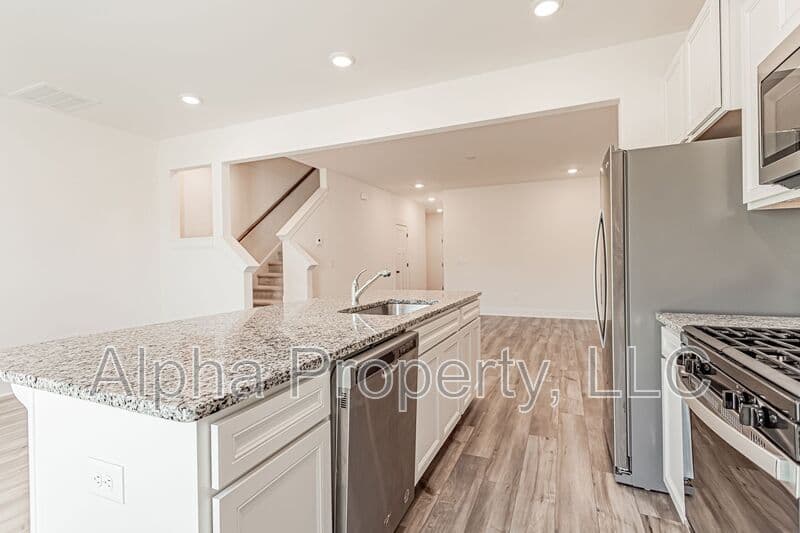 Moore Townhome: 1086 Millison Pl