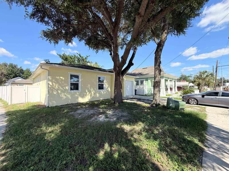 Tampa House: 3401 North Avenida Republica de Cuba
