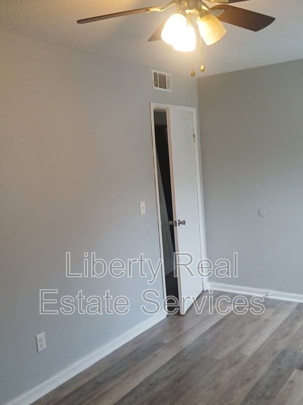 Hinesville House: 910 Berkshire Ter