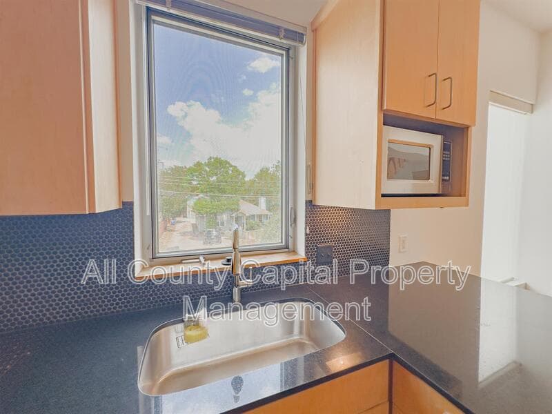 Austin House: 1507 North Street #A