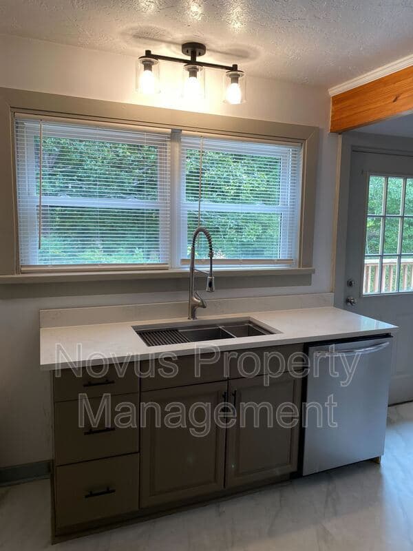 Carrollton House: 1408 Stripling Chapel Road