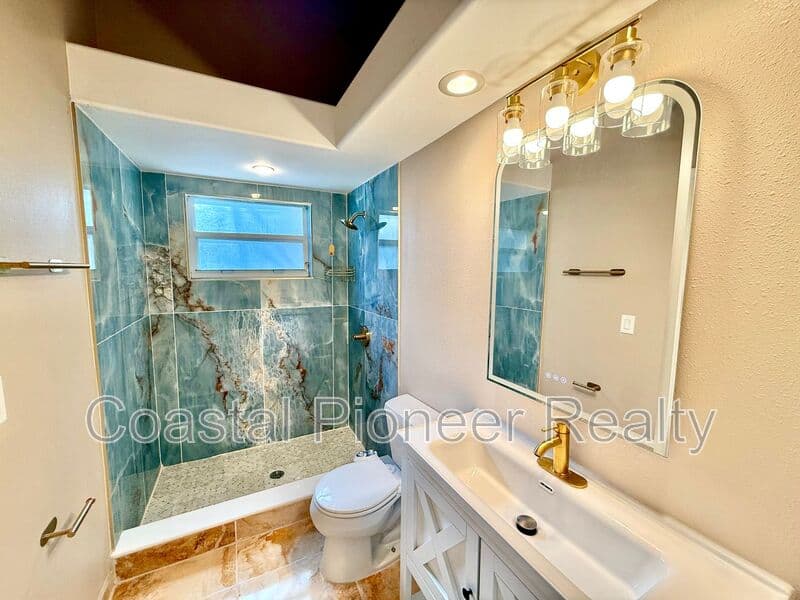 Largo House: 10334 Longwood Dr