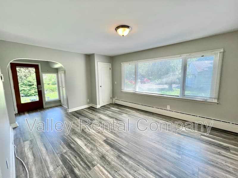 South Hadley Condo: 72 Lyman Street - 3
