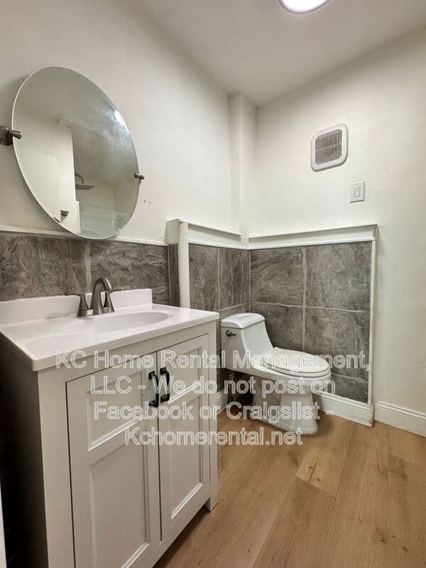 Kansas City House: 4400 NE 46th Terrace 1E