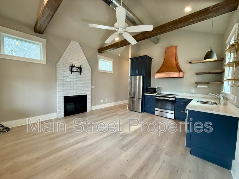 Pensacola House: 1205 East Scott Street