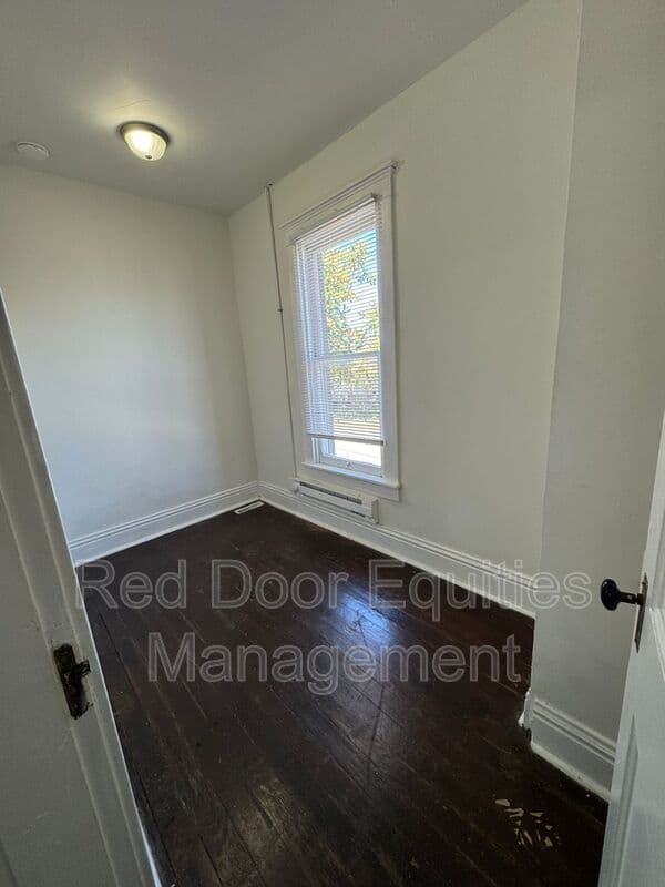 Lancaster House: 136 W Walnut St