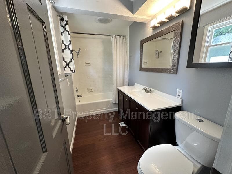 Keizer House: 1458 Greenwood Drive Northeast