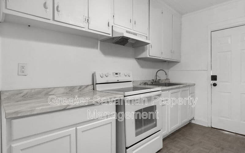Savannah House: 612 West 42nd Street