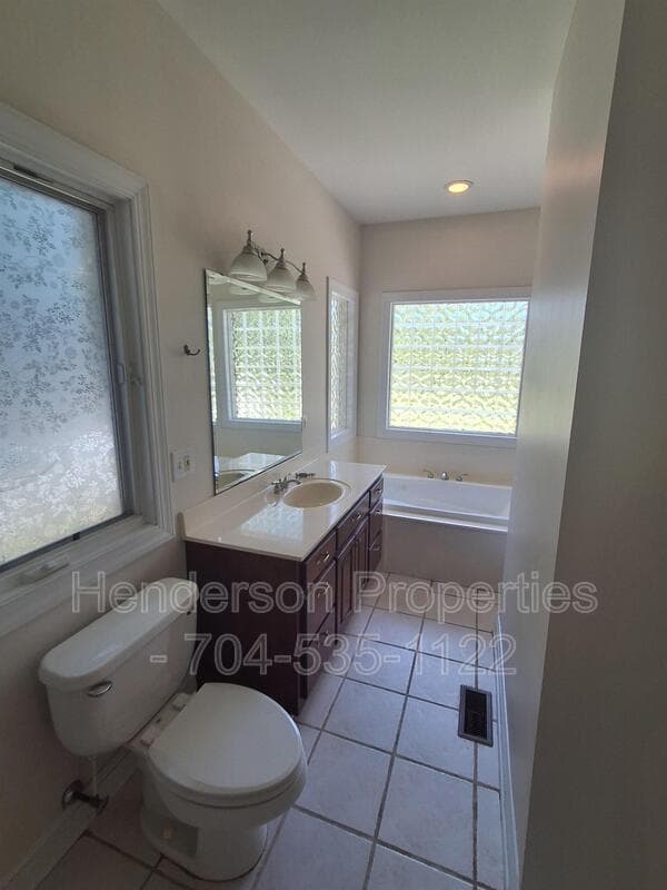 Norwood House: 5560 Old Thompson Rd