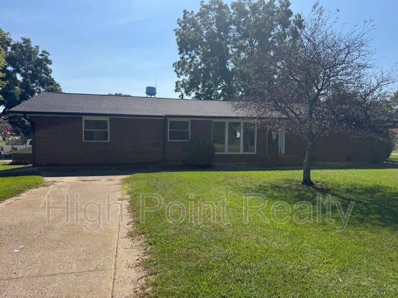 Rainsville House: 61 Rains Avenue Southeast