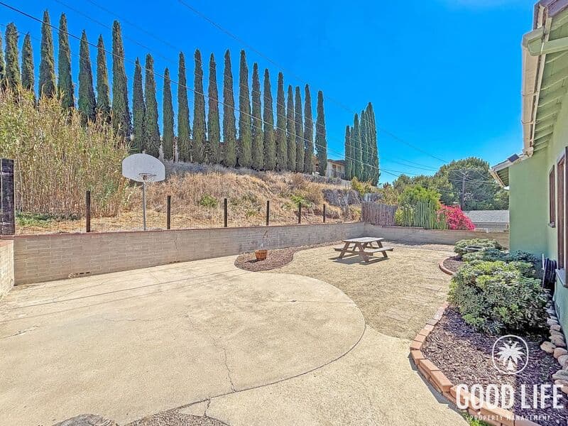 San Diego House: 2235 Midvale Dr