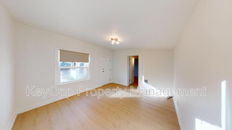 Redwood City Condo: 150 Nottingham Avenue