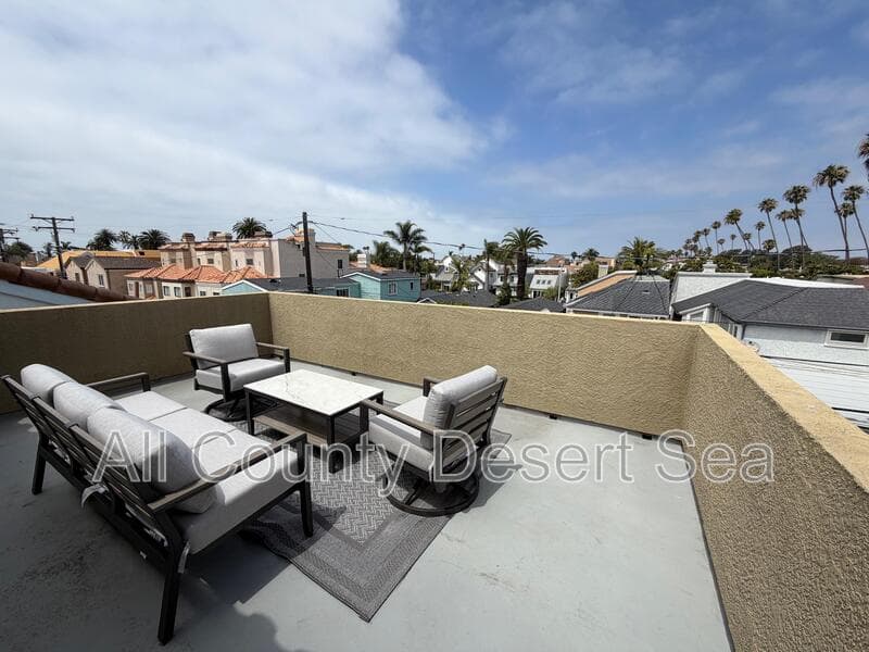 Huntington Beach House: 621 8th St