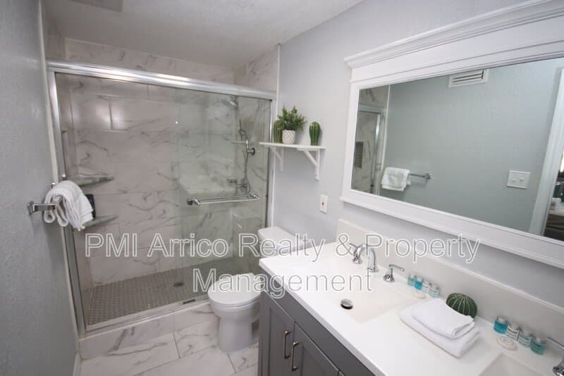 Tampa House: 1918 W Walnut St