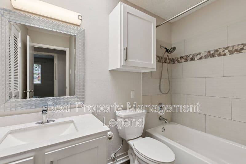 Dallas House: 6646 E Lovers Lane