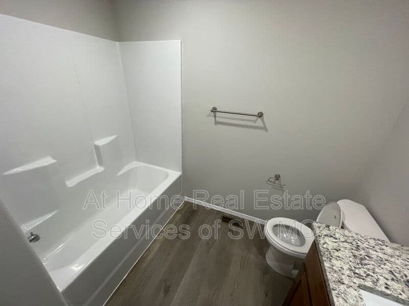 Rogersville House: 204 Hickory Hills
