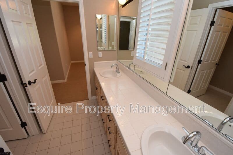 LAKE SHERWOOD House: 1674 BUSHGROVE CT
