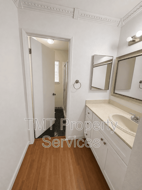 Stockton House: 930 Graywood Circle