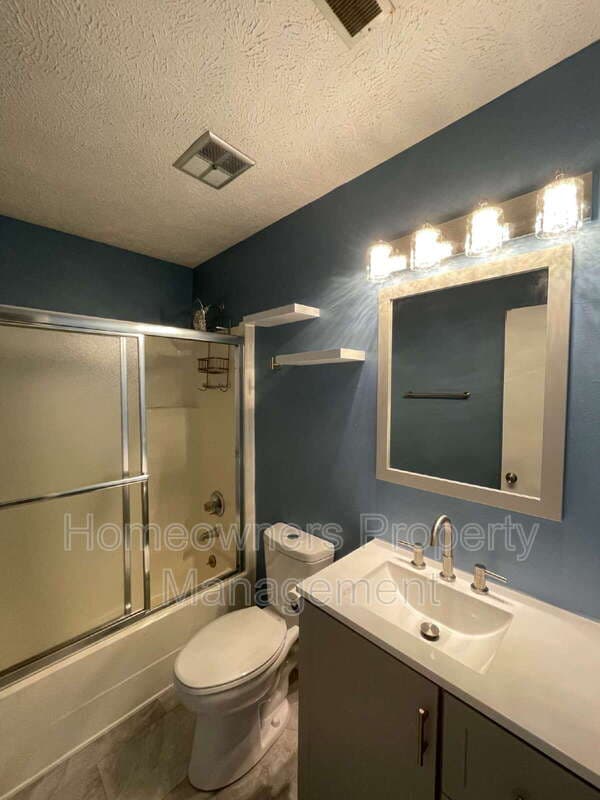 Fayetteville House: 6383 Hawfield Dr