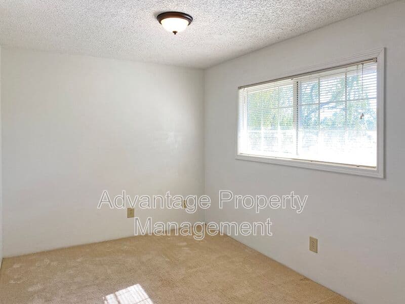 CORVALLIS House: 975 NW GARFIELD Ave
