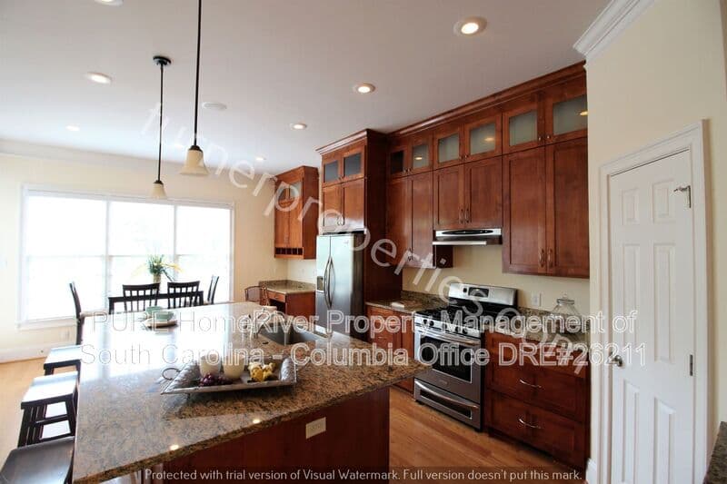 Columbia House: 395 Highland Point Drive