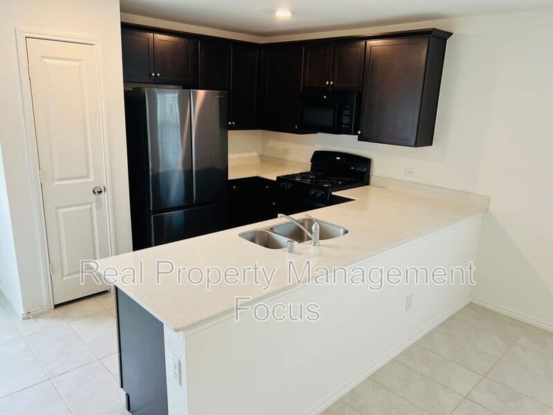 Oak Point House: 3401 Harper St