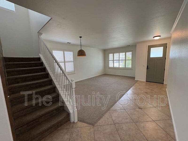 Visalia House: 5928 West Whitley Ave