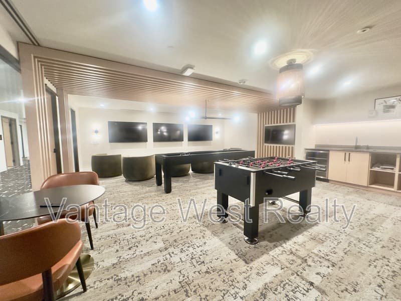 Kelowna Condo: 1108-3300 Lakeshore Rd