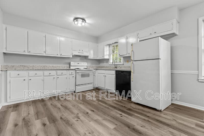 Snellville House: 1834 Dogwood Ct