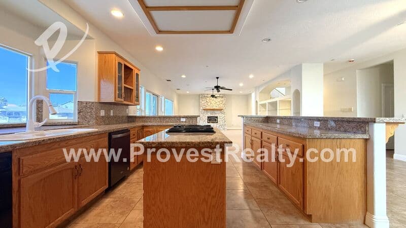 Victorville House: 18064 Mariner Dr