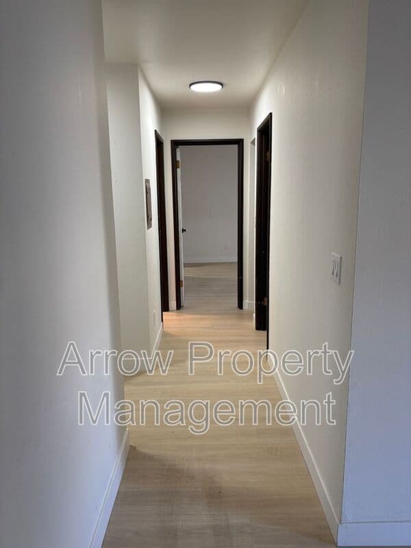 Bismarck House: 215 E Arbor-307C