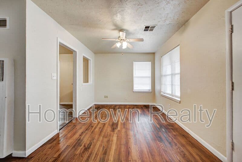 Oklahoma City House: 7201 S Walker Ave
