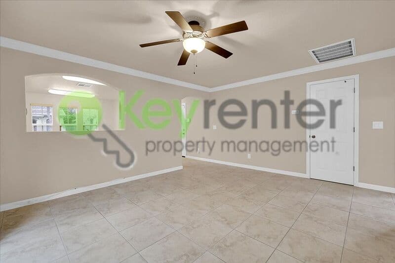 Roseville House: 1682 Loon Lake Street
