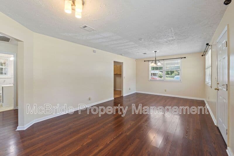 Augusta House: 1739 Cornell Drive