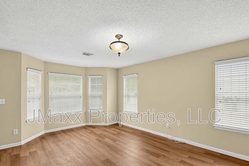 Lithonia House: 1560 Rogers Crossing Dr