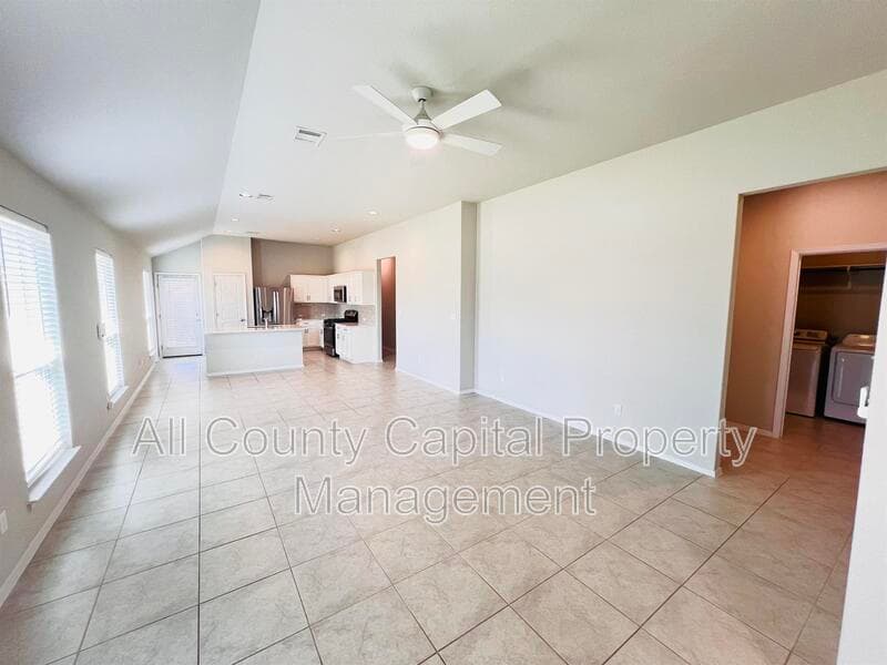 Georgetown House: 201 Oakstone Dr