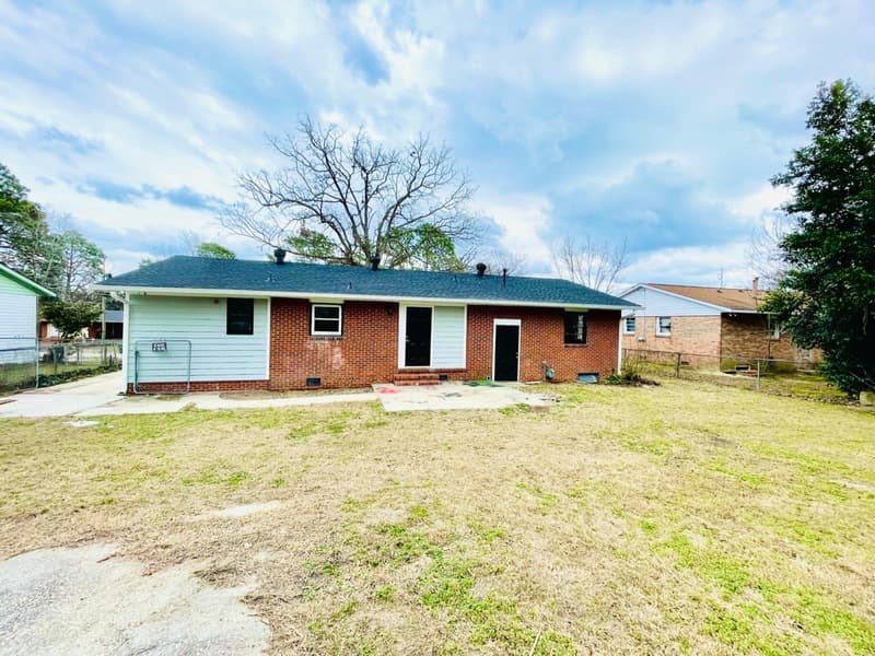 Fayetteville House: 1842 Dewsberry Place