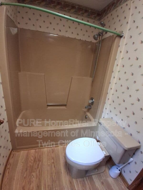 Northfield House: 1468 90th St W
