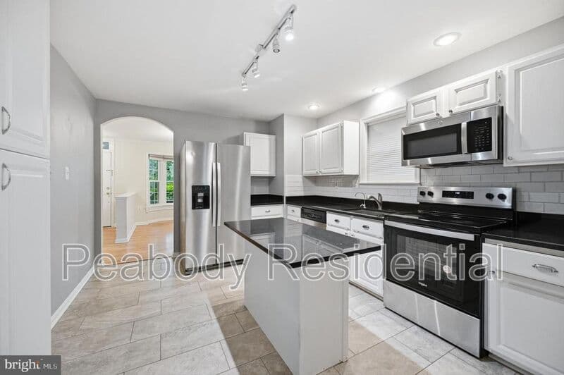 Reston House: 1649 Bennington Hollow Ln