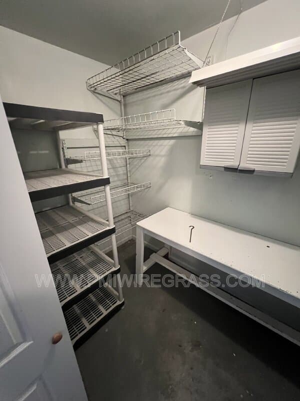 Ozark House: 180 Kings Ct