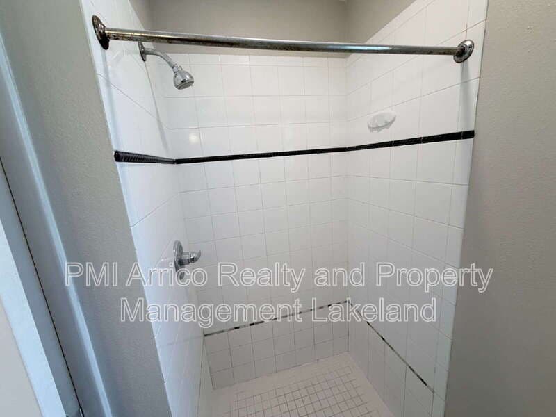 Lakeland House: 3584 Raintree Cir