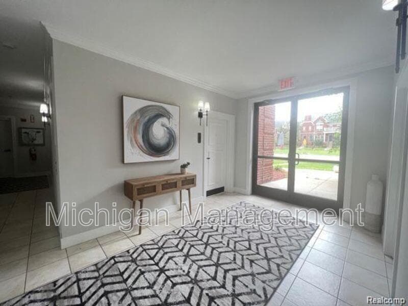 Birmingham Condo: 2727 E Maple Rd