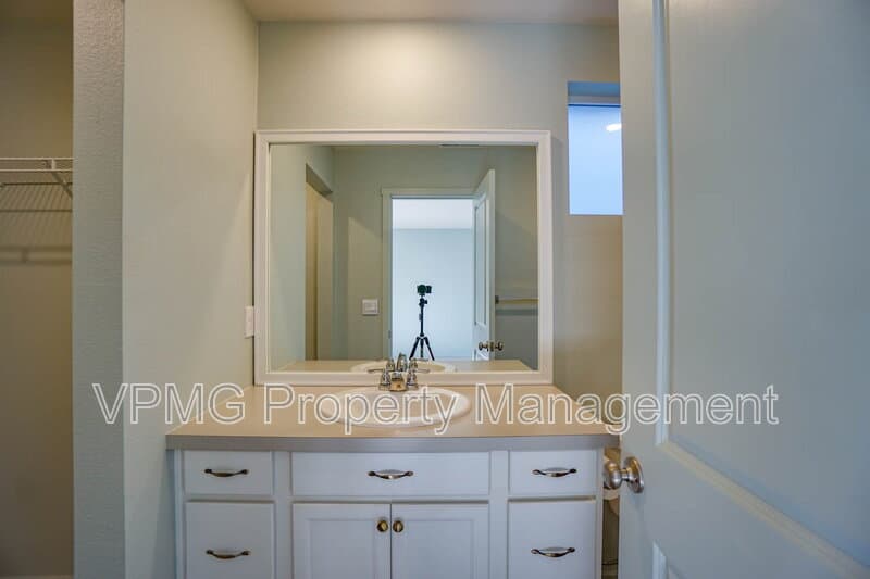 Vancouver House: 13761 Northeast 66th Way