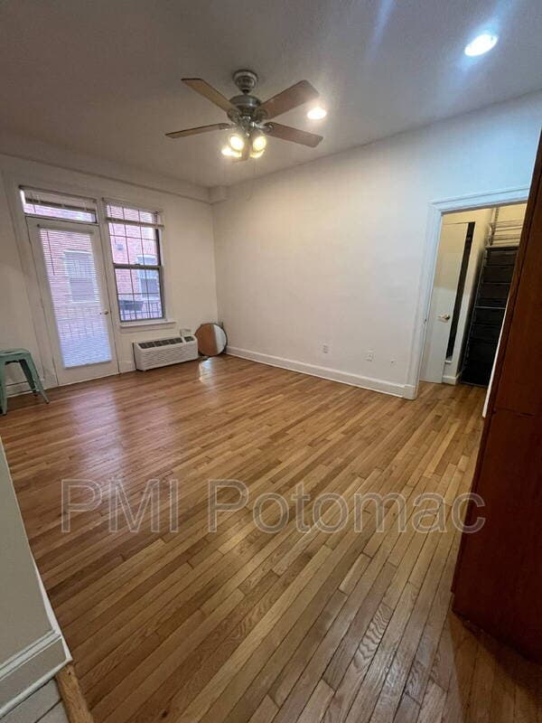 Washington Condo: 1401 Columbia Rd NW