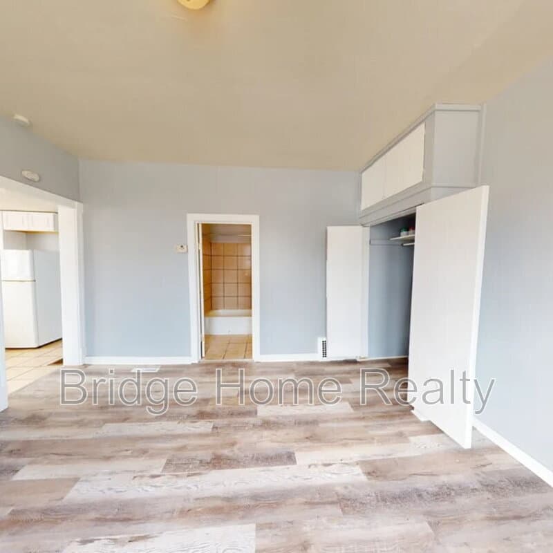 Sharon Condo: 139 North Water Avenue