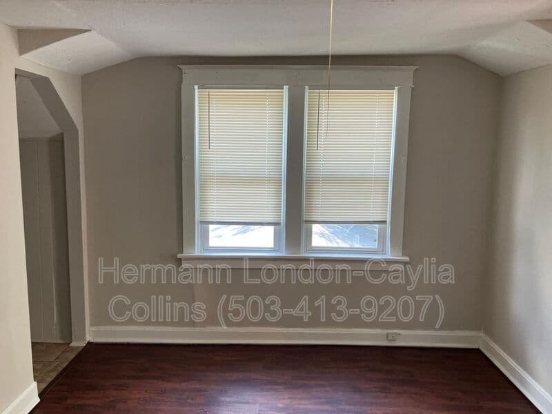 Saint Louis House: 883 Elias Ave