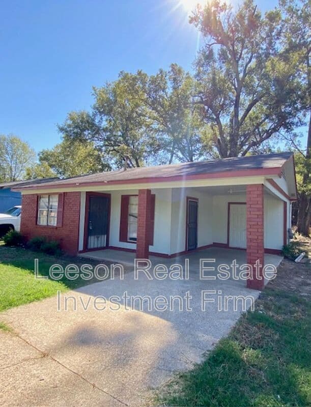 Shreveport House: 3071 Pouncey Lane